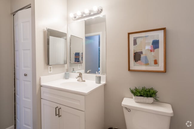 2 BR, 1 BA - 903 SF