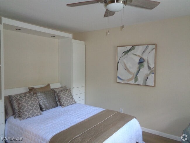 Building Photo - 6250 Bellerive Ave Unit 5 Rental