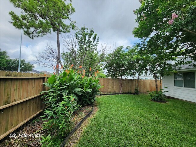 Photo - 638 Aldenwick Ln