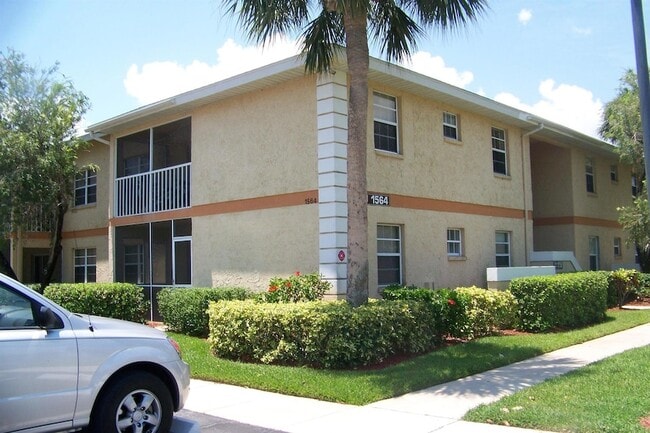 Building Photo - 1564 SE Royal Green Cir Unit 103