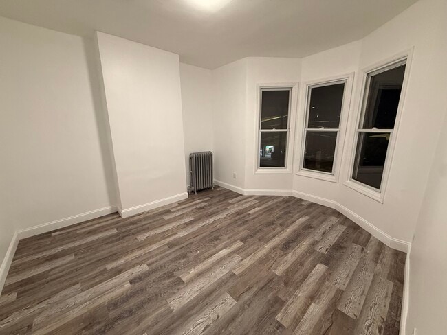 Building Photo - 105 Linden St