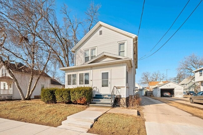 Photo - 841 Cherry St Apartments Unit A