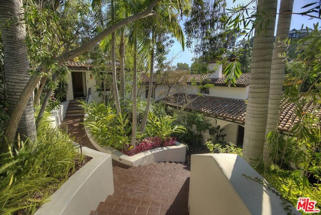 Photo - 2427 Castilian Dr House