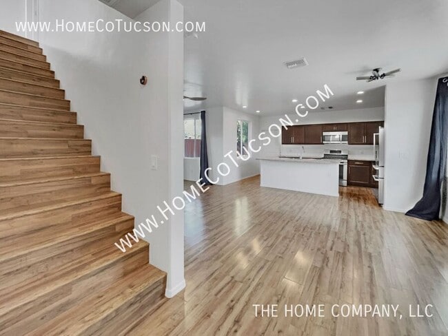 Photo - 70 W 21st St