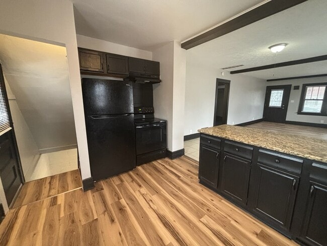 Photo - 2829 Kenmore Ave