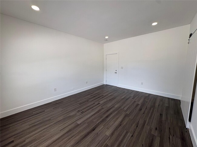 Photo - 3237 SW 4th St Unit 6