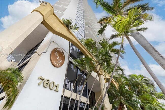 Building Photo - 7601 E Treasure Dr Unit 1621