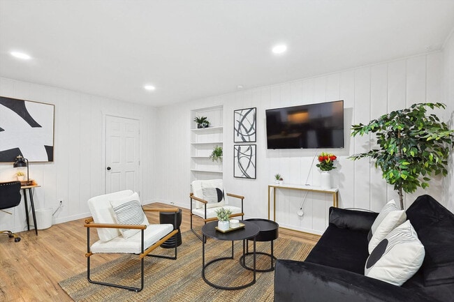 Building Photo - 329 Blandin St