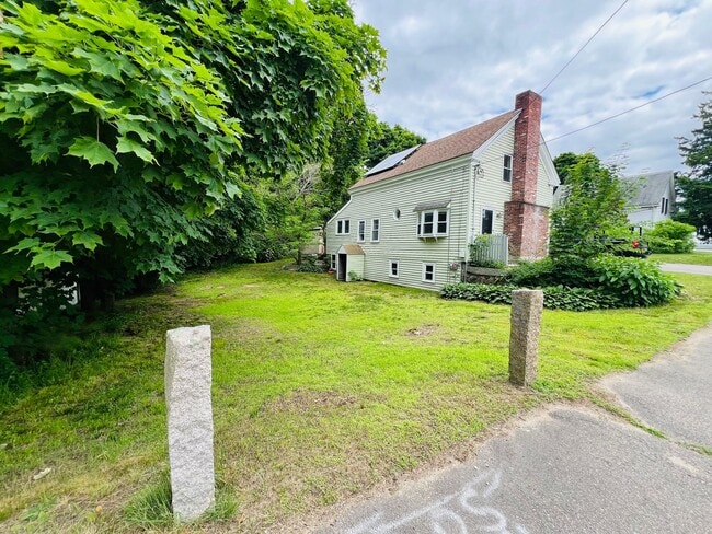 Building Photo - Large newly renovated single family home offering 4 bedrooms + a study and 3 full baths