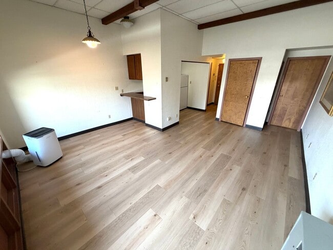 Photo - 106 E Broadway St Unit 9