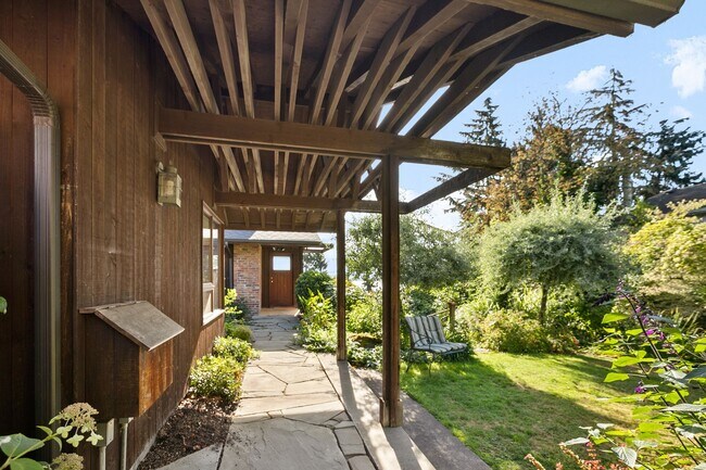 Photo - 4Bd/2.75Ba Seattle House
