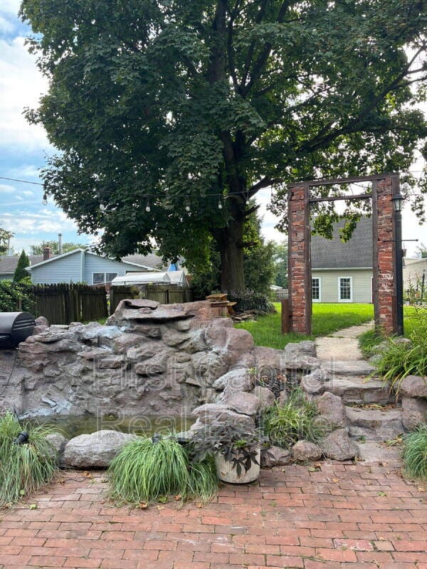 Photo - 109 Hanover St