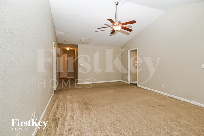 Photo - 355 Lakeside Point