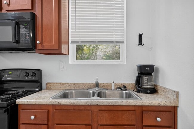 Photo - 3212 Barnett St