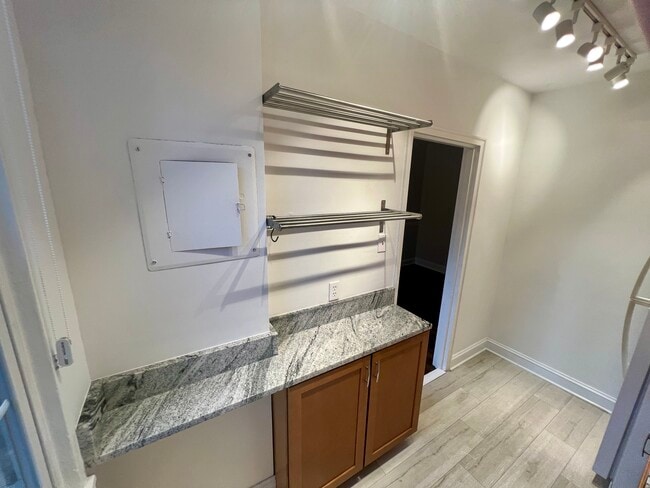 Photo - 7 E Glebe Rd Unit C