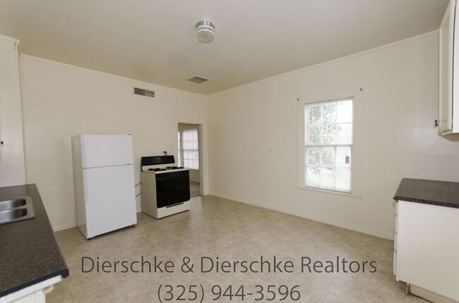 Photo - Affordable 2 bedroom home CLOSE ACCESS TO LOOP 306!