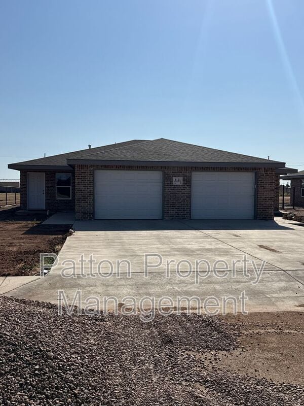 Building Photo - 1121 Mesquite Unit B