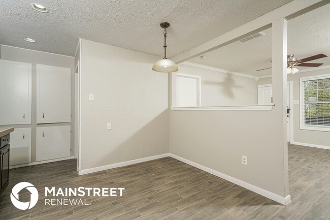 Photo - 2937 Larry Dr