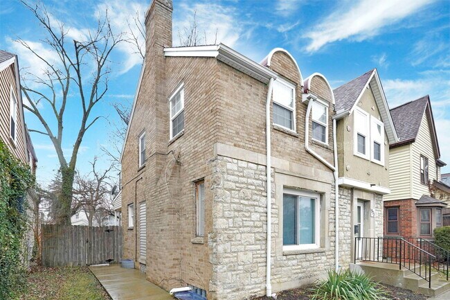 Photo - 973 Kelton Ave