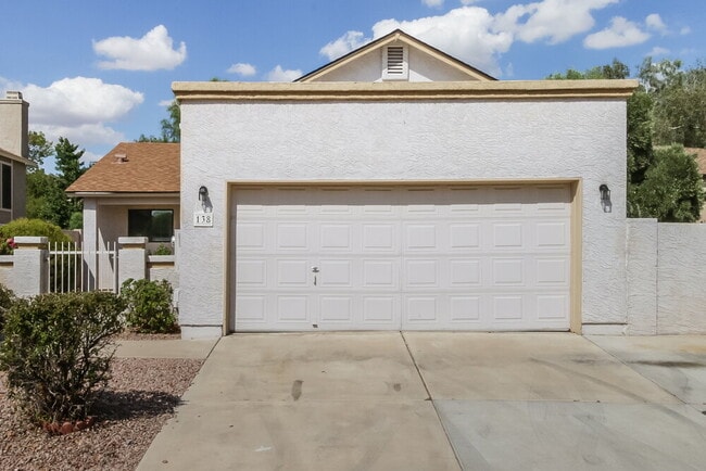 Photo - 921 S Val Vista Dr House