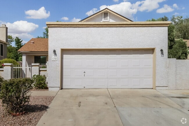 Building Photo - 921 S Val Vista Dr Rental