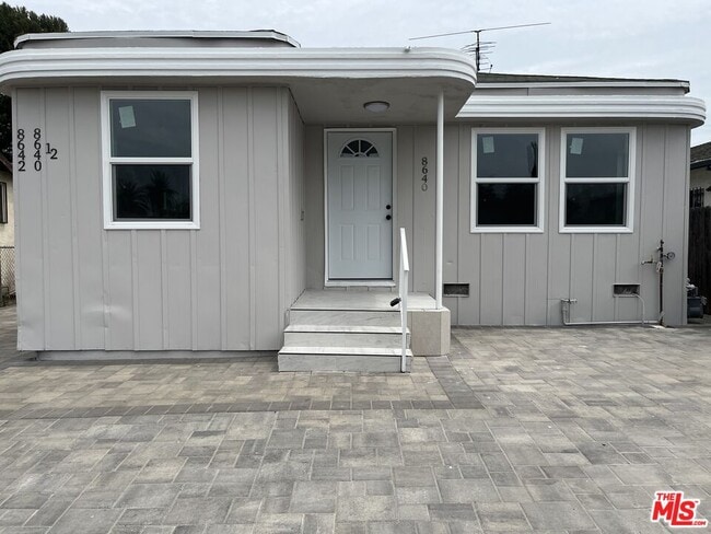 Building Photo - 8640 Baring Cross St Rental