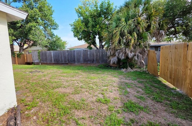 Photo - 2/1 Home in suberb location, pet friendly! Unit 1