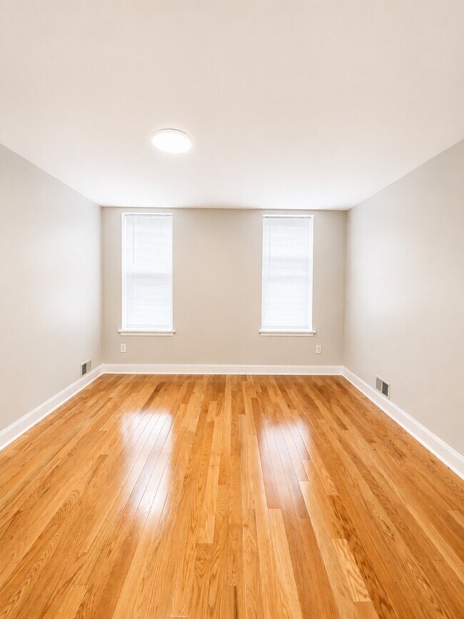 2501 E Fayette St