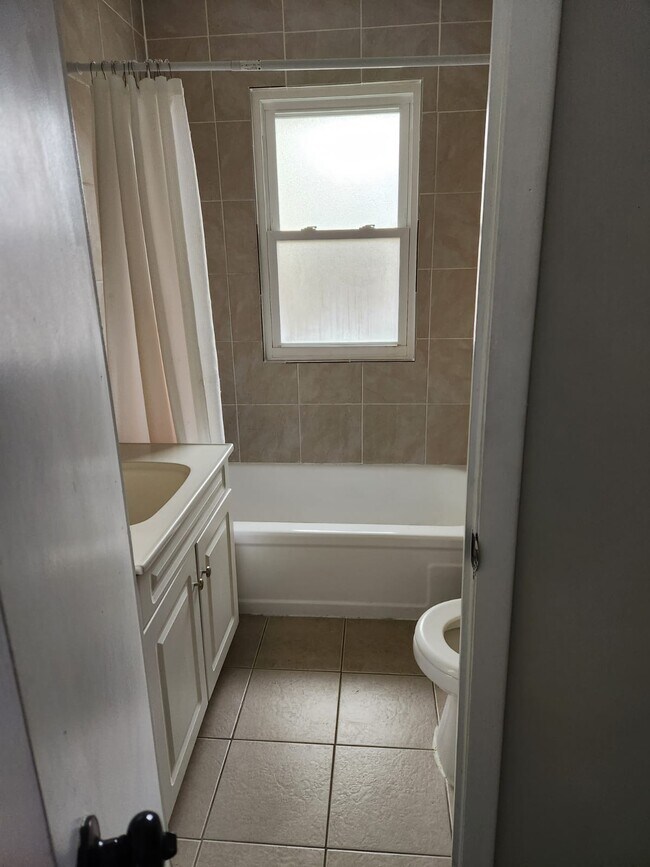 36 N Glenwood Ave Apartments For Rent in Glenwood, IL