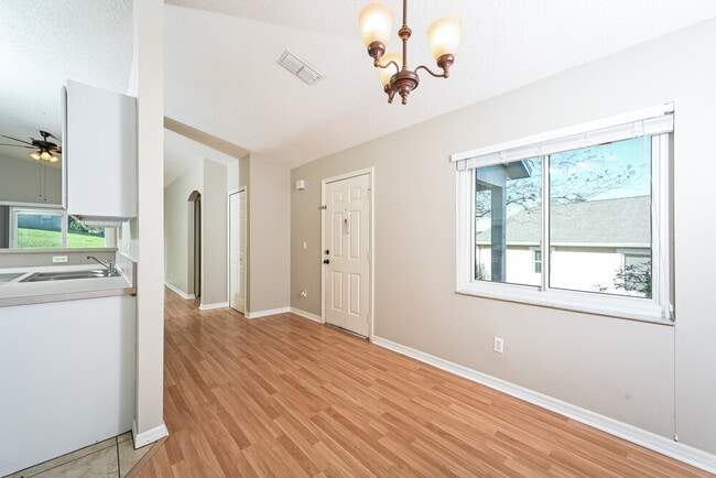 Photo - 1323 Hillview Dr