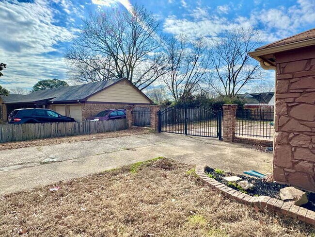 Photo - 3411 Emerald St