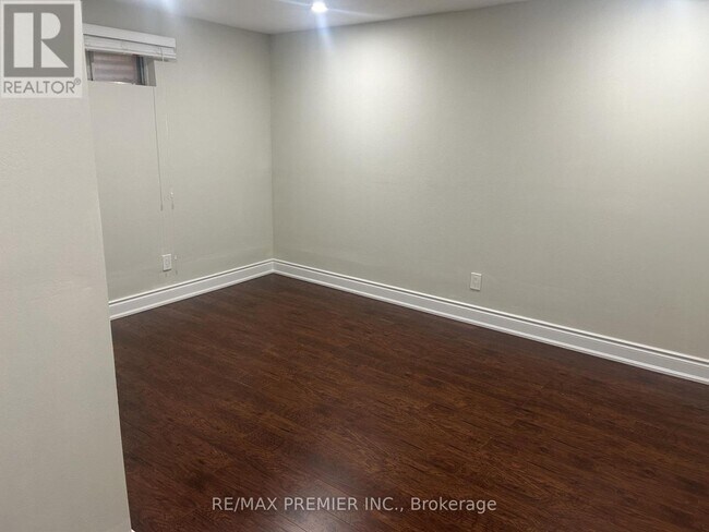 Photo - 4057 Taffey Crescent