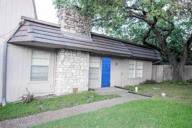 Building Photo - 709 Castle Ridge Rd Unit D