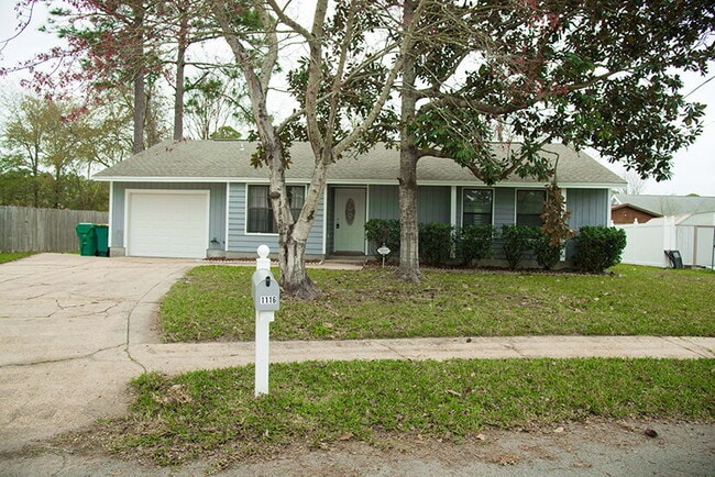 "Charming 3-Bed Oasis with 2 Full Baths in... - "Charming 3-Bed Oasis with 2 Full Baths in... Apartment