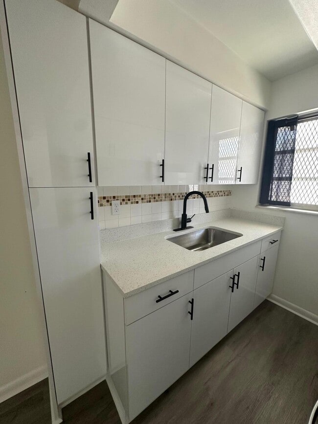 Photo - 932 S B St