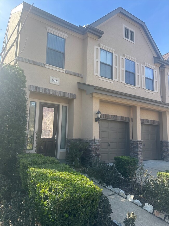 Building Photo - 11627 Royal Oaks Trce Unit 11627