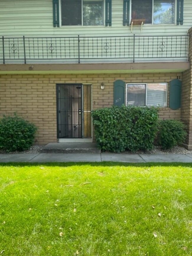 Photo - <b>Newly Remodeled Two Bedroom with Washer & Dryer<br><br> Unit 317 Smithridge Park Reno, NV 89502