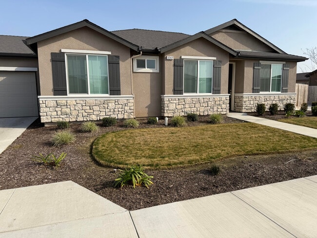 Photo - 3242 Seymour St