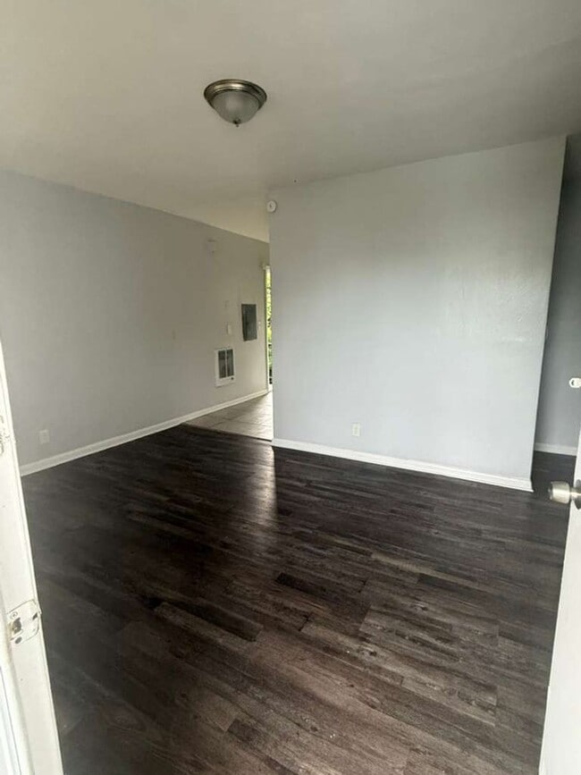 Photo - 1305 W 6th St Unidad 3