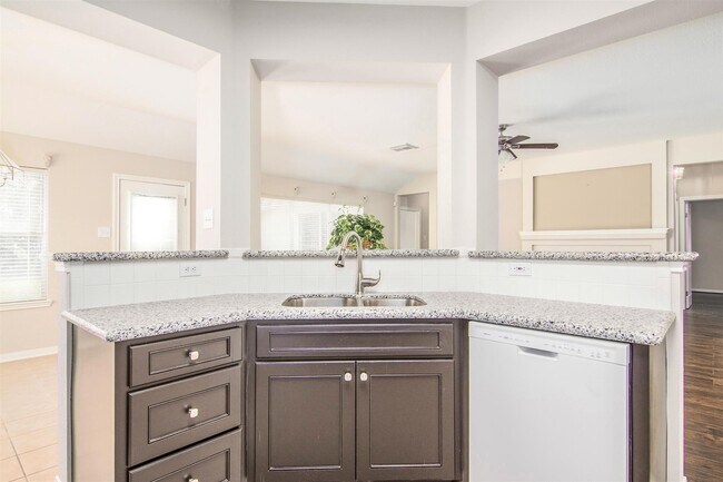 Photo - 5231 Summerside Dr
