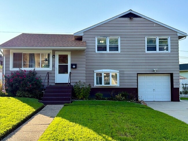 18 Aquilla Ave