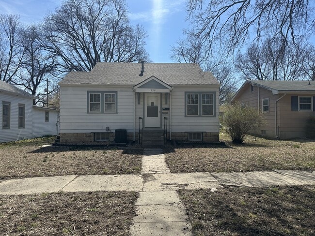 Building Photo - 225 W 1st St