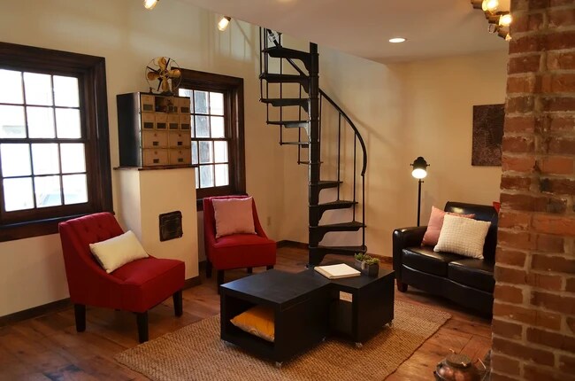 Living Room - 607 Middle St