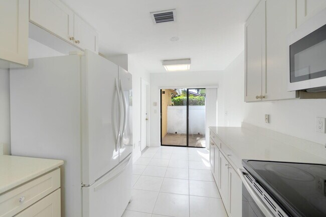 Photo - 6090 Aloma Ln Townhome