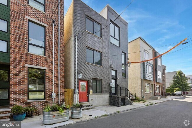 Building Photo - 548 E Hewson St Rental