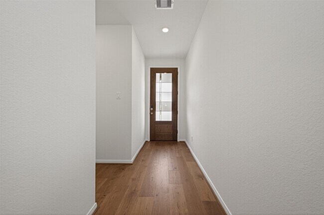 Photo - 8110 Shelter Bay Ln