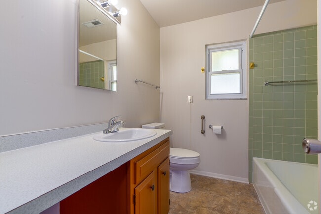 1BR, 1BA - Primary Bathroom