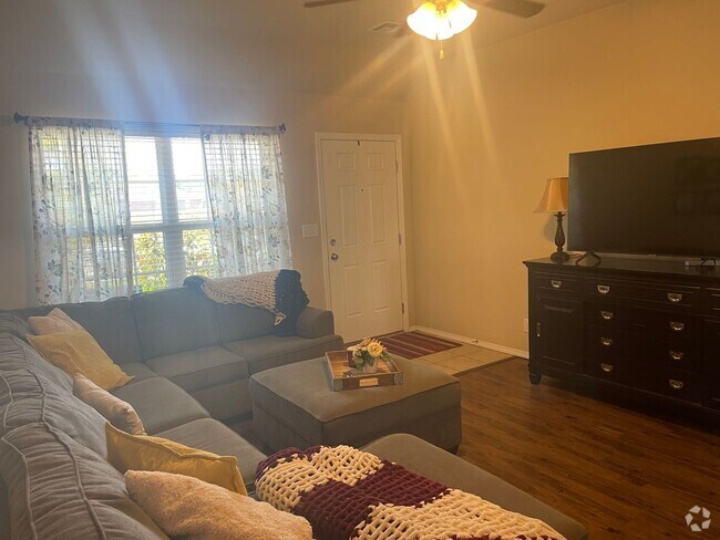 Building Photo - Bixby 3 bed 2 bath in quiet cul-da-sac! Rental