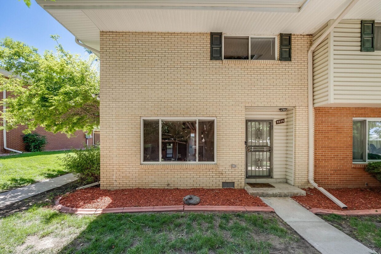 2 Bedroom 2.5 Bath Townhome in Southeast D... - 2 Bedroom 2.5 Bath Townhome in Southeast D...