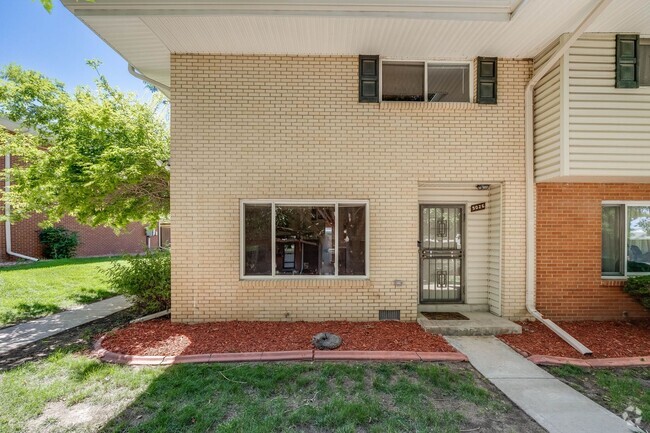 Building Photo - 2 Bedroom 2.5 Bath Townhome in Southeast D...